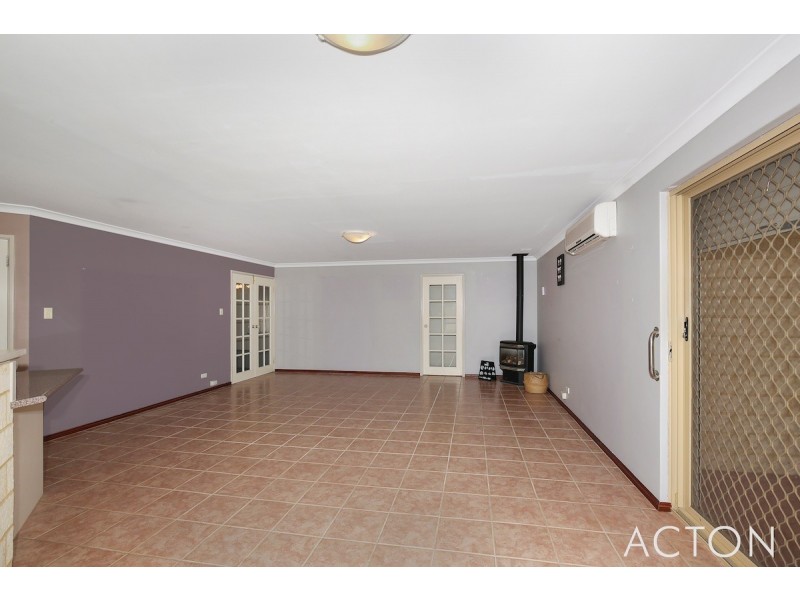 28 Paradise Circuit, Halls Head WA 6210