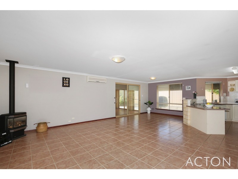 28 Paradise Circuit, Halls Head WA 6210