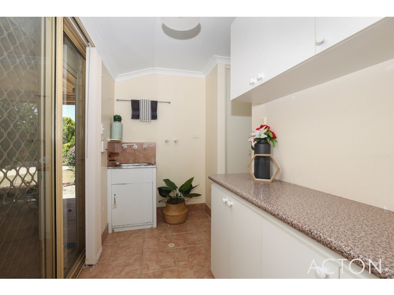 28 Paradise Circuit, Halls Head WA 6210