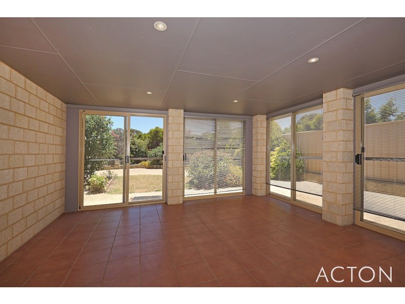 28 Paradise Circuit, Halls Head WA 6210