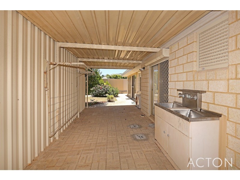 28 Paradise Circuit, Halls Head WA 6210