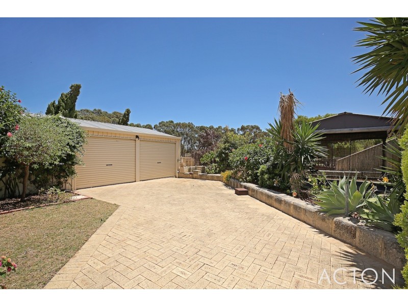 28 Paradise Circuit, Halls Head WA 6210