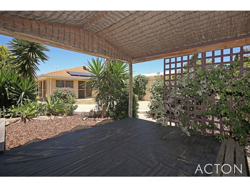 28 Paradise Circuit, Halls Head WA 6210