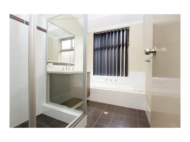 10 Binda Way, Halls Head WA 6210