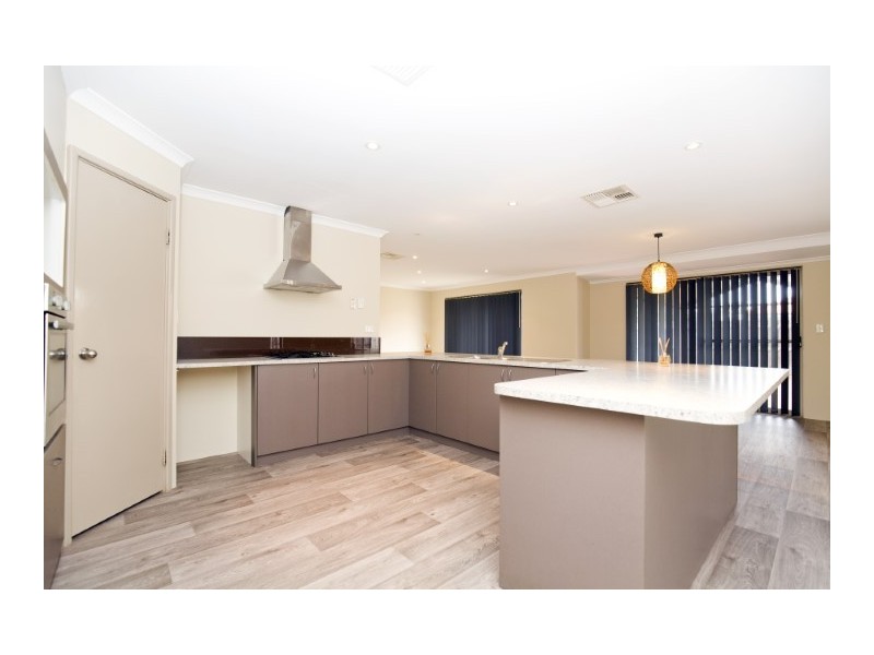 10 Binda Way, Halls Head WA 6210