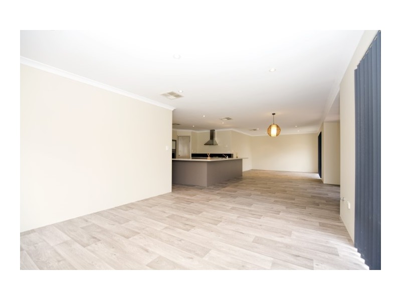 10 Binda Way, Halls Head WA 6210