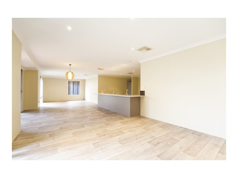 10 Binda Way, Halls Head WA 6210