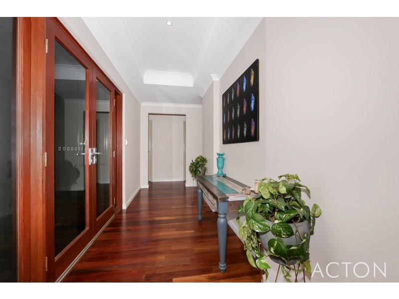 36 Lascelles Circus, Lakelands WA 6180