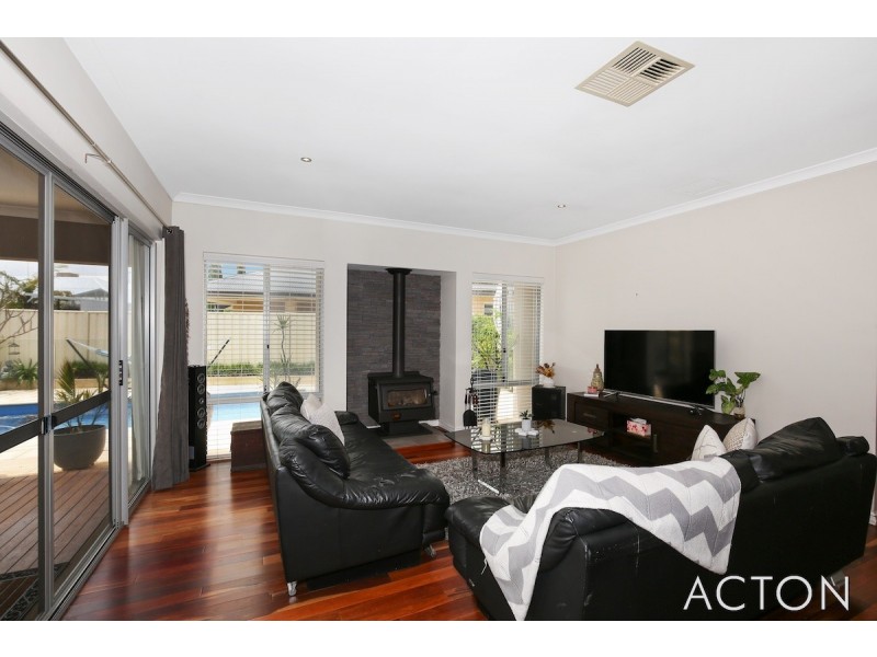 36 Lascelles Circus, Lakelands WA 6180