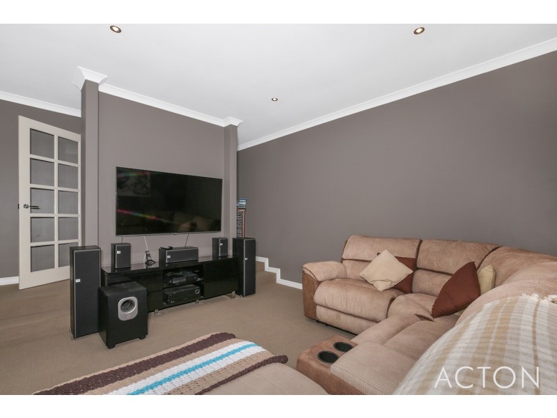 36 Lascelles Circus, Lakelands WA 6180