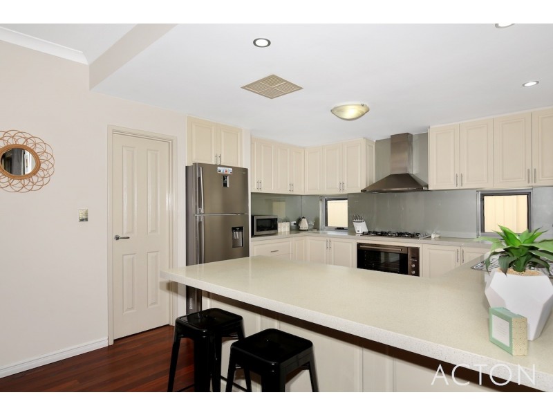 36 Lascelles Circus, Lakelands WA 6180