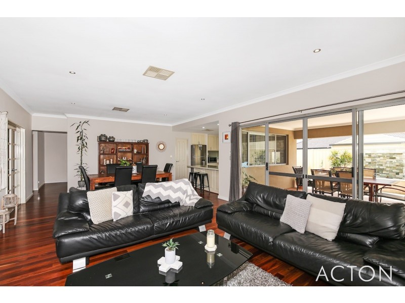36 Lascelles Circus, Lakelands WA 6180