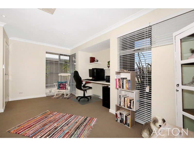 36 Lascelles Circus, Lakelands WA 6180