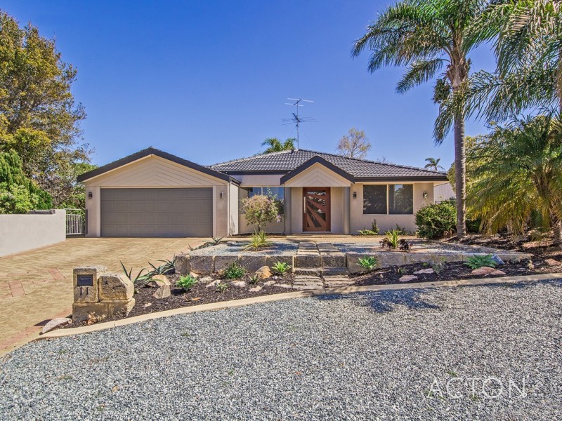 11 Lacebark Court, Halls Head WA 6210