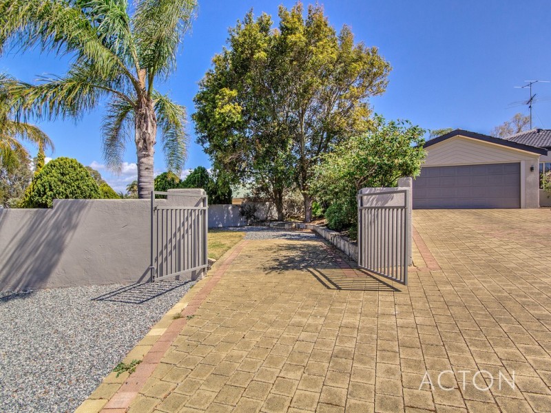 11 Lacebark Court, Halls Head WA 6210