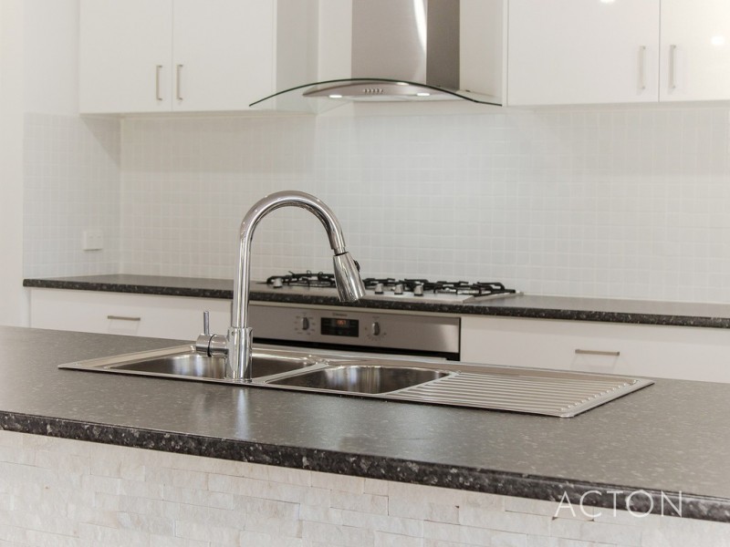 11 Lacebark Court, Halls Head WA 6210