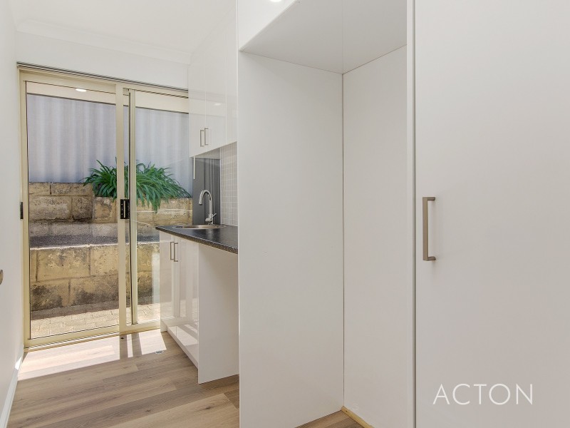 11 Lacebark Court, Halls Head WA 6210