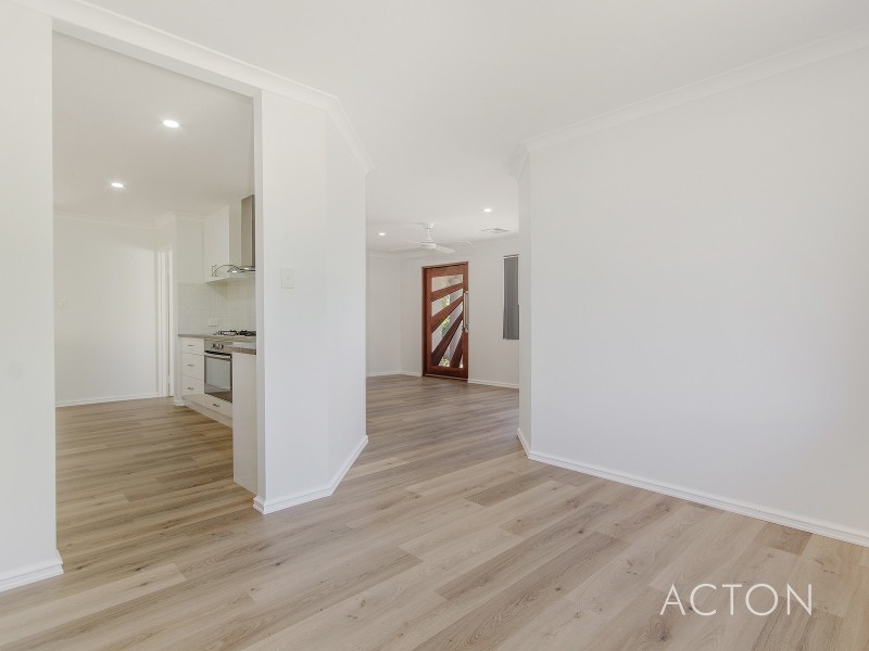 11 Lacebark Court, Halls Head WA 6210