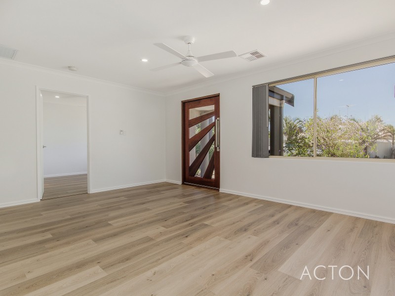 11 Lacebark Court, Halls Head WA 6210