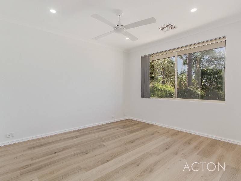 11 Lacebark Court, Halls Head WA 6210