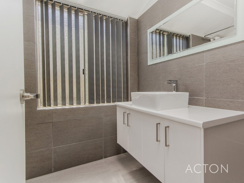 11 Lacebark Court, Halls Head WA 6210