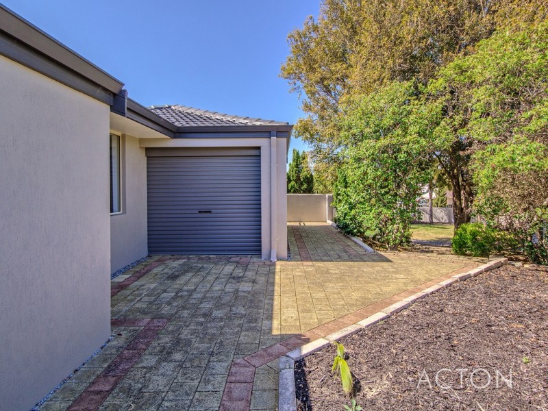 11 Lacebark Court, Halls Head WA 6210