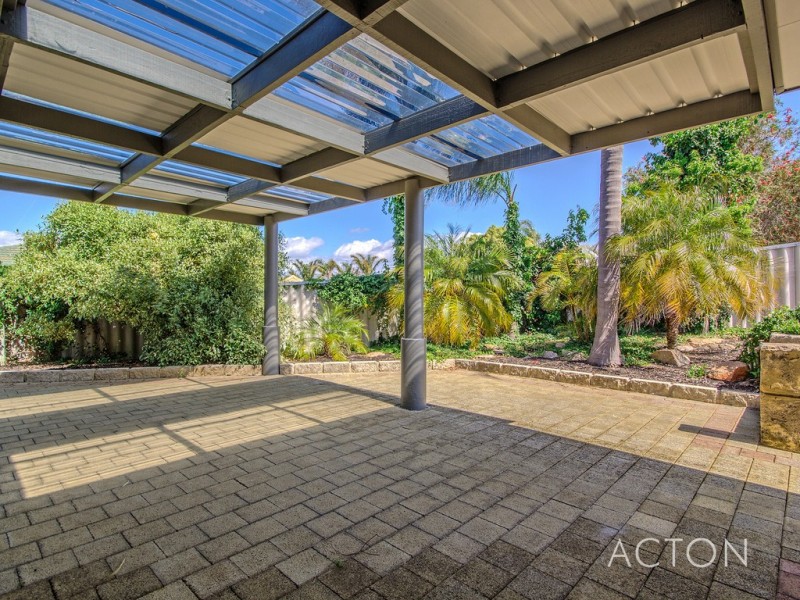 11 Lacebark Court, Halls Head WA 6210