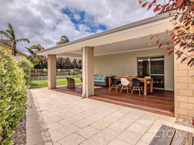 37 Scrivener Place, Halls Head WA 6210