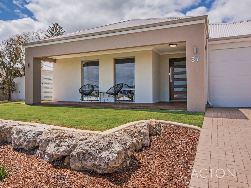 37 Scrivener Place, Halls Head WA 6210
