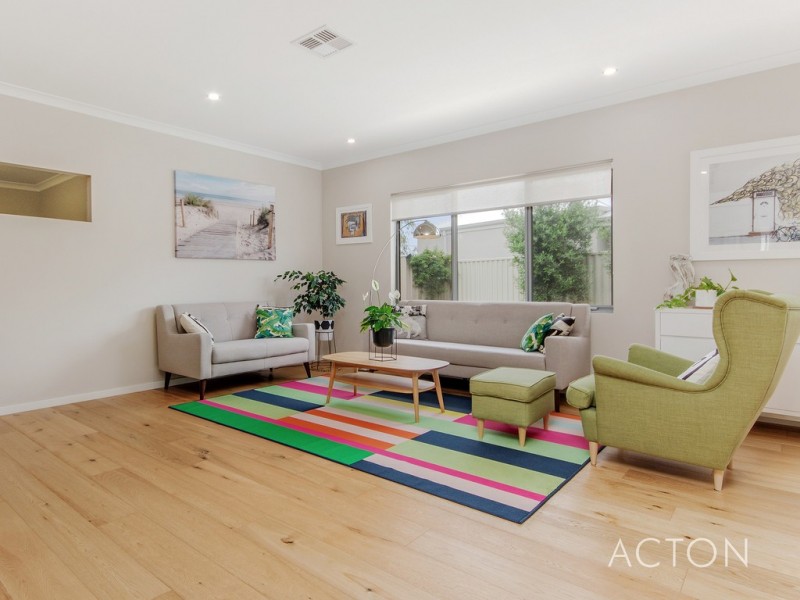 37 Scrivener Place, Halls Head WA 6210