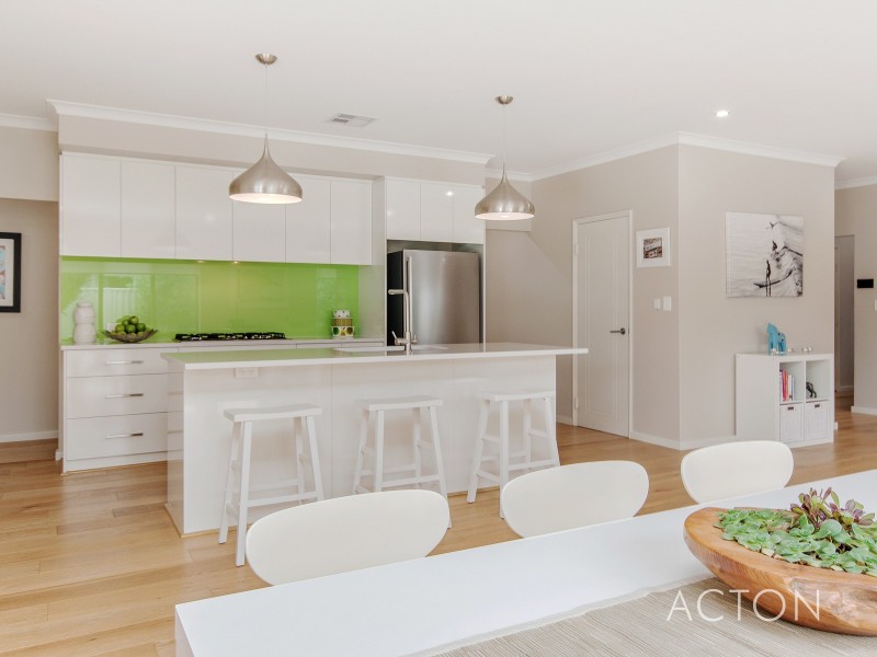 37 Scrivener Place, Halls Head WA 6210