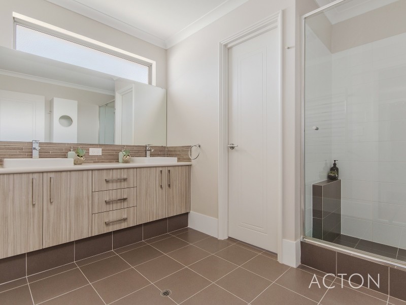 37 Scrivener Place, Halls Head WA 6210