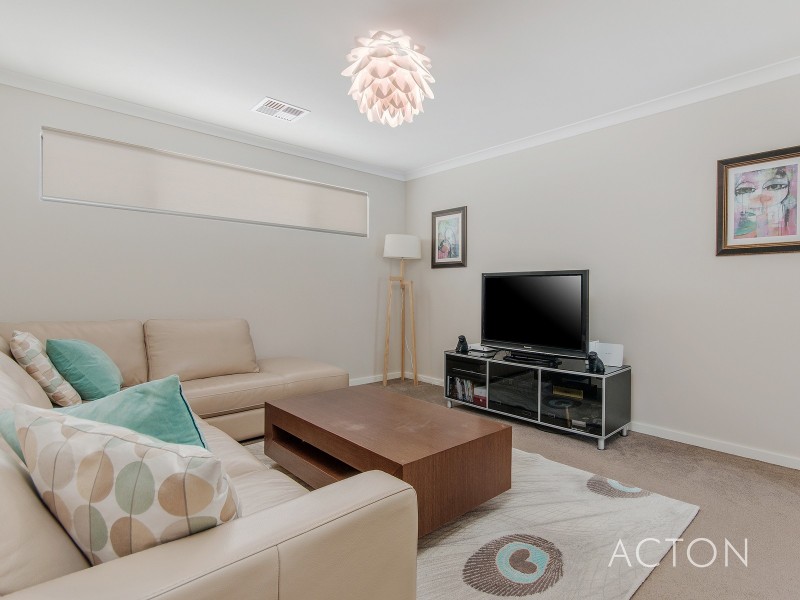 37 Scrivener Place, Halls Head WA 6210