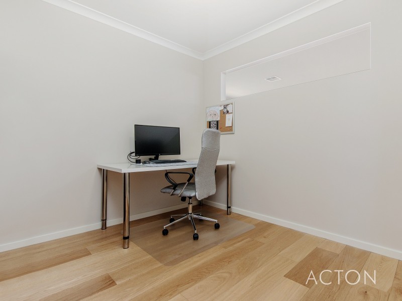 37 Scrivener Place, Halls Head WA 6210