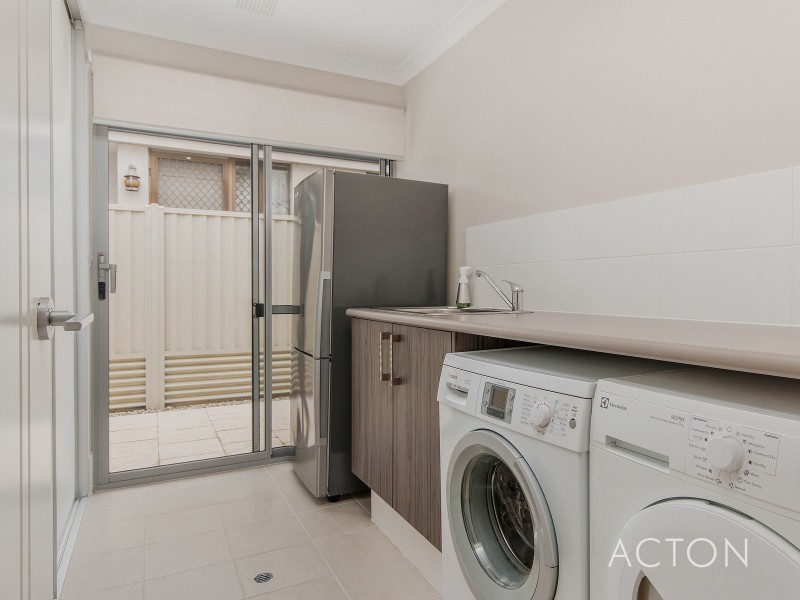 37 Scrivener Place, Halls Head WA 6210