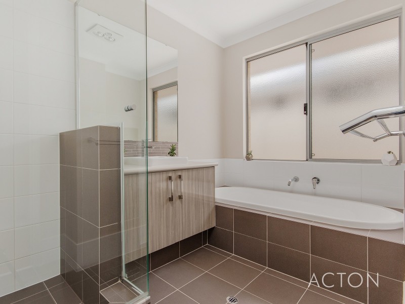 37 Scrivener Place, Halls Head WA 6210