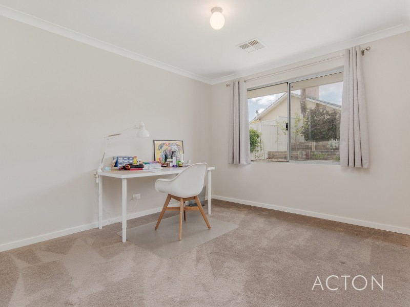 37 Scrivener Place, Halls Head WA 6210