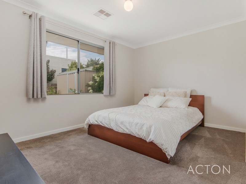 37 Scrivener Place, Halls Head WA 6210