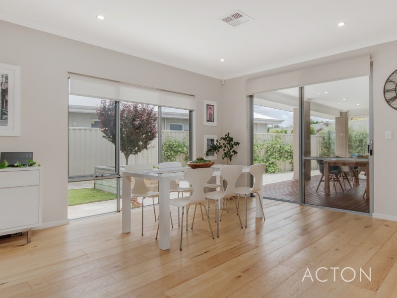 37 Scrivener Place, Halls Head WA 6210