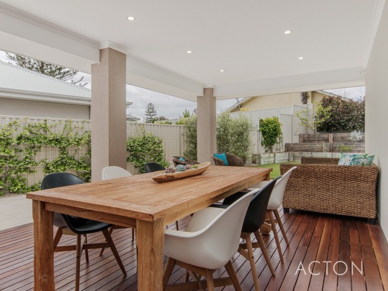 37 Scrivener Place, Halls Head WA 6210