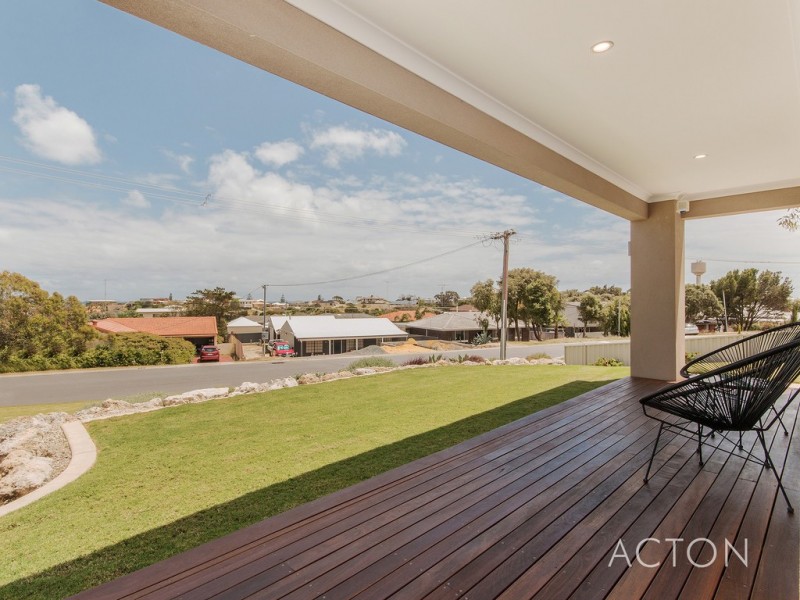 37 Scrivener Place, Halls Head WA 6210