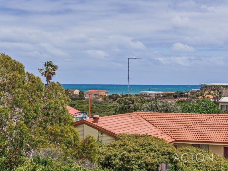 37 Scrivener Place, Halls Head WA 6210