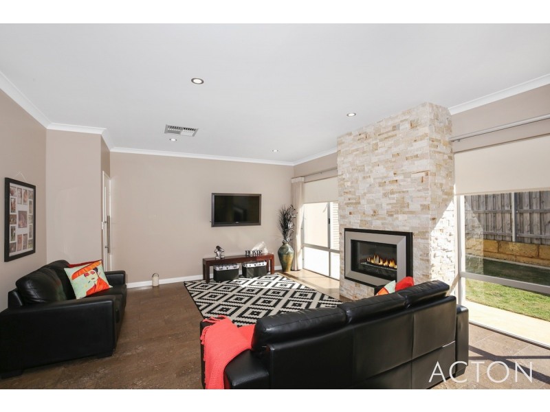 297 Peelwood Parade, Halls Head WA 6210