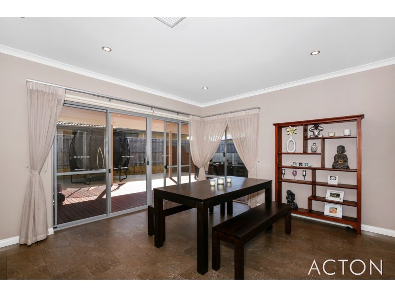 297 Peelwood Parade, Halls Head WA 6210
