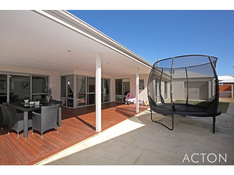 297 Peelwood Parade, Halls Head WA 6210