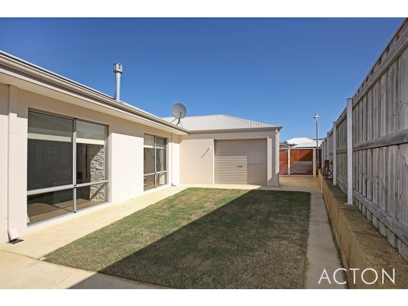 297 Peelwood Parade, Halls Head WA 6210