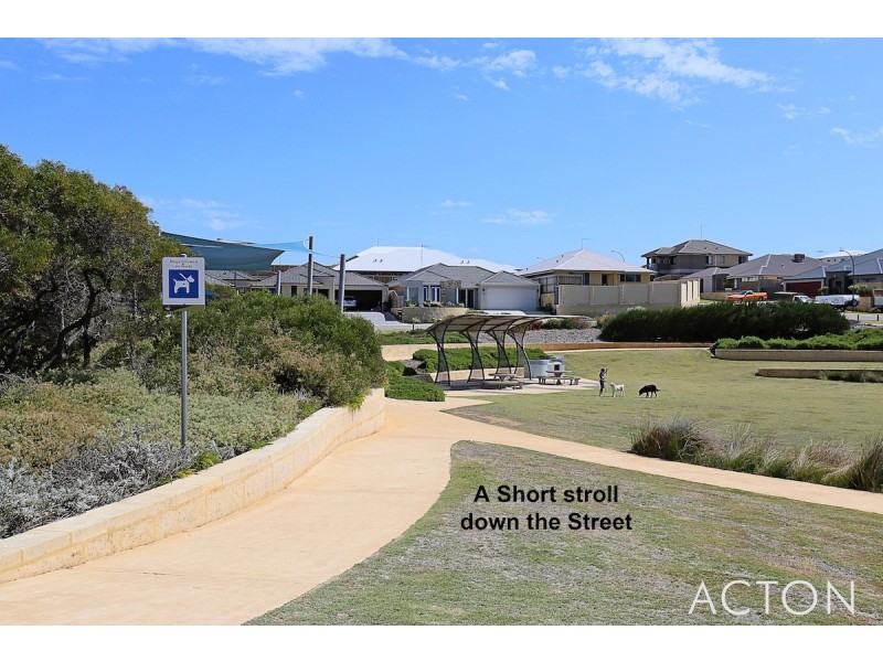 297 Peelwood Parade, Halls Head WA 6210