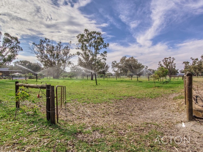 239 Masters Rd, Darling Downs WA 6122