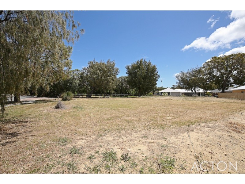 2 Bobtail Bend, Wannanup WA 6210