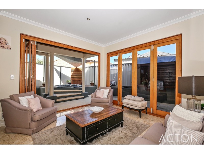 5A Pinnace Court, Halls Head WA 6210